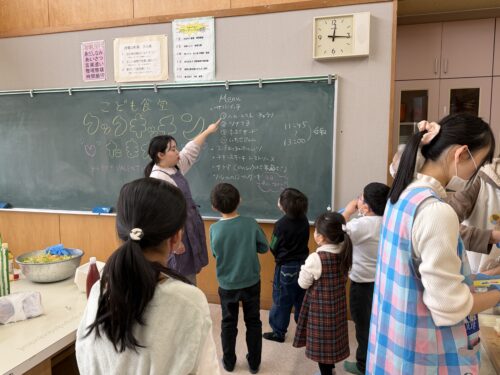 こども食堂クックキッチンたまかわ_サンドイッチ& ロールケーキをデコレーションしよう