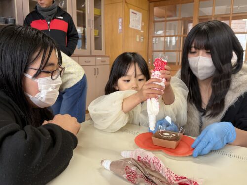 こども食堂クックキッチンたまかわ_サンドイッチ＆ ロールケーキをデコレーションしよう